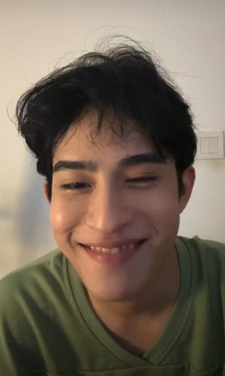 terecstasy's tweet image. Your smile never change, happiness suit you well, baby. Happy birthday my star!! 💗
#barcodetin #unit
#Barcode20thBirthday