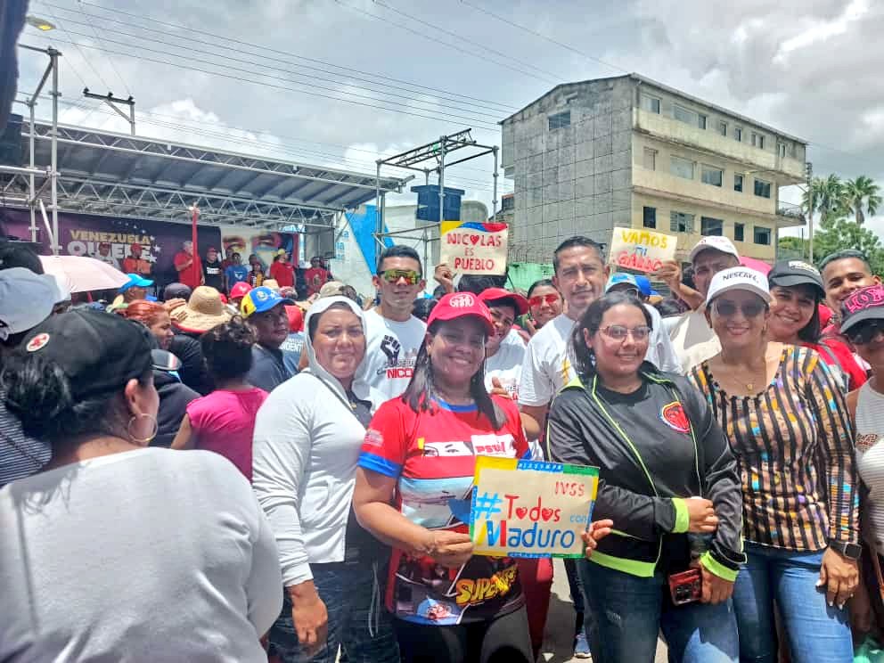 #Hoy 03 de Agosto, la Clínica Popular Tipo I San Fernando demuestra su apoyo al presidente electo Nicolás Maduro Moros, en alegre y muy emotiva marcha en San Fernando, saliéndole al paso a la violencia y el fascismo.
#PaísDeOchoEstrellas