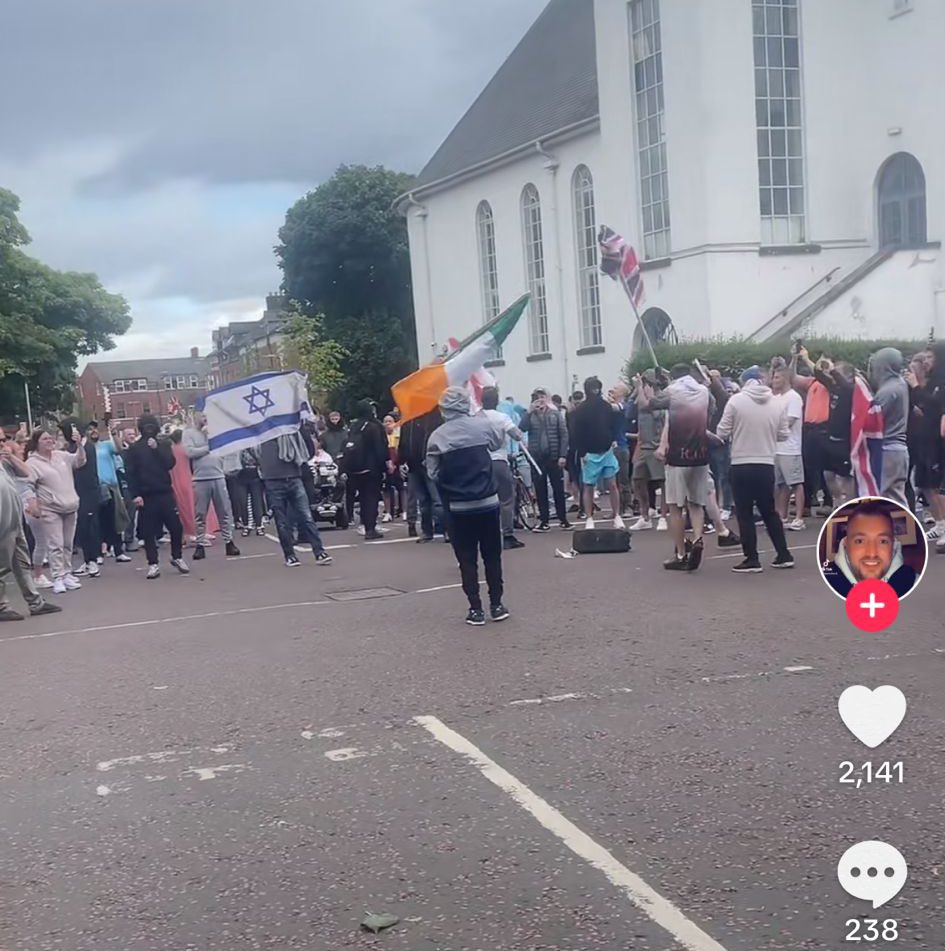 JoeMacCana's tweet photo. Just look at these scumbags, this is who these so called ‘Irish patriots’ have thrown in their lot with. https://t.co/SUOU3xJao4