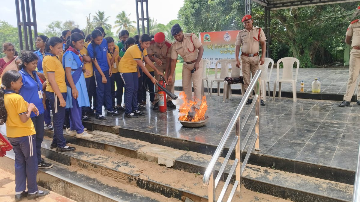 Dy.FIRE OFFICER BHUBANESWAR CIRCLE (@dfobbsr_ofs) on Twitter photo Fire safety mock drill conducted at Govt Boys and Girls high school of unit 9, bbsr to create awareness among students and teachers <a href="/bmcbbsr/">BMC</a> <a href="/IPR_Odisha/">I & PR Department, Odisha</a> <a href="/SRC_Odisha/">SRC, Govt of Odisha</a> @OdishaF_ES <a href="/CMO_Odisha/">CMO Odisha</a> <a href="/homeodisha/">Home Department, Govt. of Odisha</a> Fire safety mock drill conducted at Govt Boys and Girls high school of unit 9, bbsr to create awareness among students and teachers <a href="/bmcbbsr/">BMC</a> <a href="/IPR_Odisha/">I & PR Department, Odisha</a> <a href="/SRC_Odisha/">SRC, Govt of Odisha</a> @OdishaF_ES <a href="/CMO_Odisha/">CMO Odisha</a> <a href="/homeodisha/">Home Department, Govt. of Odisha</a>