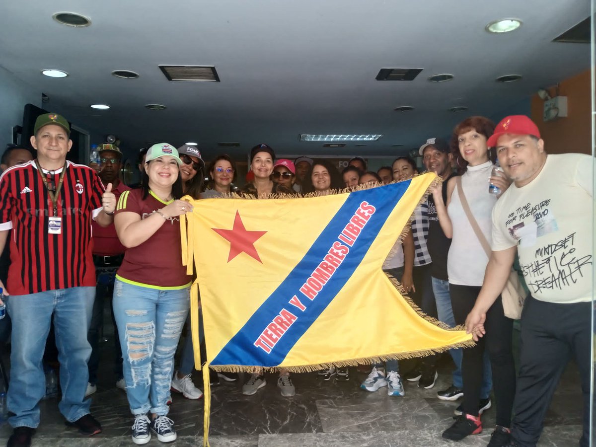 Fuerza trabajadora de #Fondas se suma a la concentración conmemorativa #PaisDe8Estrellas en Paz y celebración de la democracia.