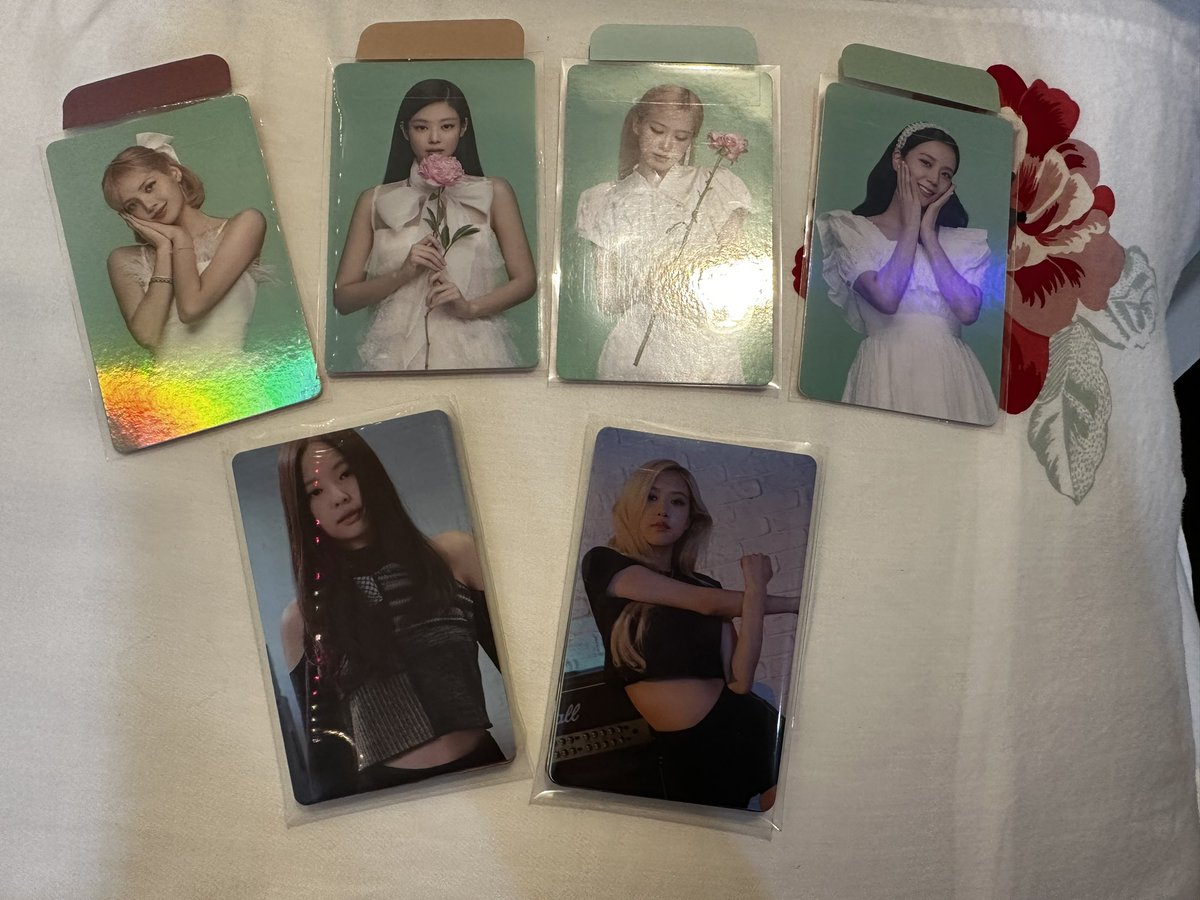 luvril_'s tweet photo. FREE CLAIM | blackpink the game official photocards + pobs (28 pcs in total)

~ must be following me
~ like &amp; retweet
~ must be willing to shoulder pf + sf  !! https://t.co/OCG6UVv87B