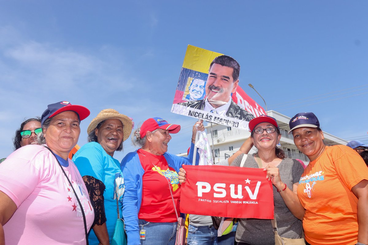 Davidcaraballopsuv (@davidcpsuv) on Twitter photo ¡Pueblo de Nueva Esparta celebró con alegría la victoria de Maduro!
Desde la plaza Hugo Chávez de Porlamar también alzamos nuestra voz en contra del fascismo y en defensa de la paz
#PaísDeOchoEstrellas
<a href="/NicolasMaduro/">Nicolás Maduro</a>
<a href="/PartidoPSUV/">PSUV</a>
<a href="/AliErnesto32/">Alí Ernesto Padrón Paredes</a>
<a href="/Samir_alattrach/">Samir Al Attrach</a> ¡Pueblo de Nueva Esparta celebró con alegría la victoria de Maduro!
Desde la plaza Hugo Chávez de Porlamar también alzamos nuestra voz en contra del fascismo y en defensa de la paz
#PaísDeOchoEstrellas
<a href="/NicolasMaduro/">Nicolás Maduro</a>
<a href="/PartidoPSUV/">PSUV</a>
<a href="/AliErnesto32/">Alí Ernesto Padrón Paredes</a>
<a href="/Samir_alattrach/">Samir Al Attrach</a>
