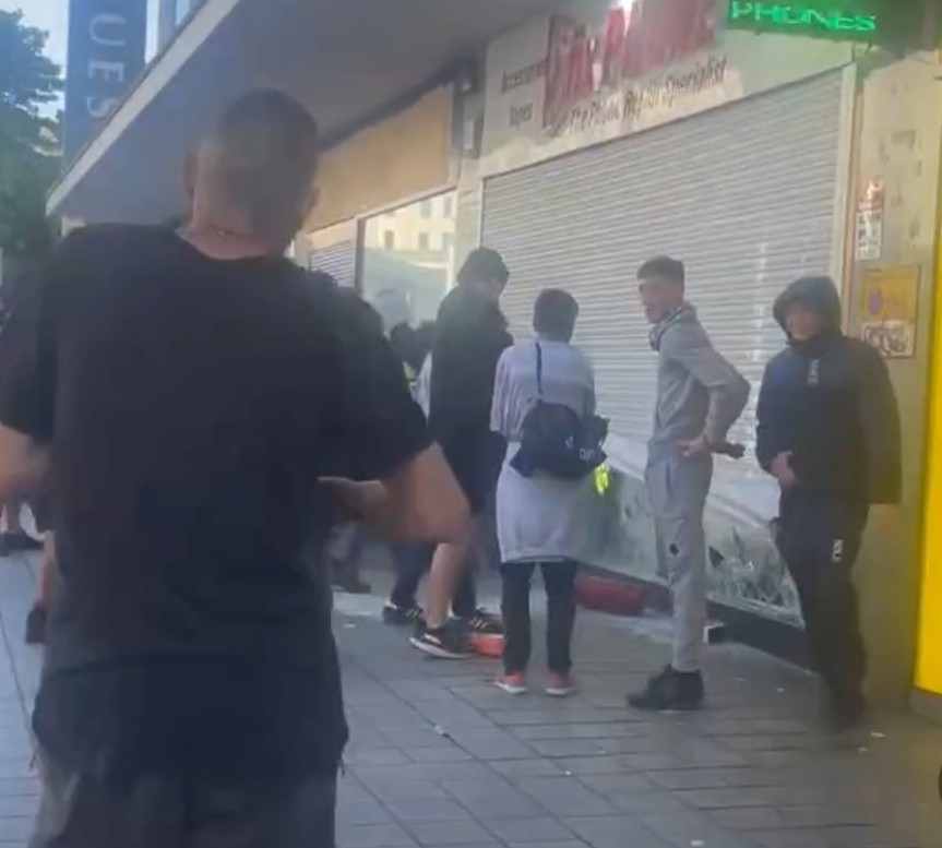 moral_ambiguity's tweet photo. @madelaineacooke Vile, racist little rats. If anyone recognises them, let @MerseyPolice know. https://t.co/fyOxaPMtyg