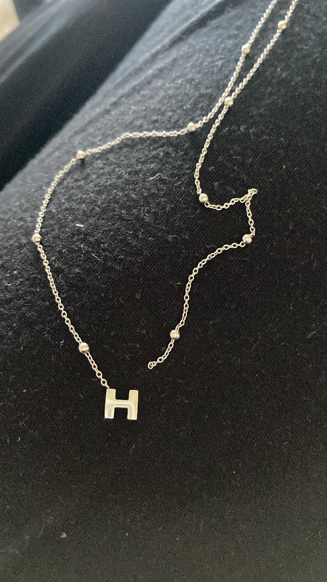 Hannah_Lennard's tweet photo. @AbbottLyon I got this necklace as a present for my birthday. It’s just randomly done this today! Help please?! https://t.co/9wofTROAYe