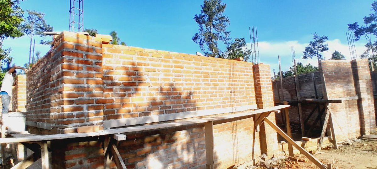 baraudawaguchu's tweet photo. Asi vamos avanzando de a poquito, construyendo en Vallecito la "Casa de los Saberes del pueblo Garifuna", que contruibuirá al rescate y fortalecimiento de la identidad  cultural ancestral (medicina, arte, producción, musica, etc.) de nuestro pueblo. https://t.co/feetldbw8i