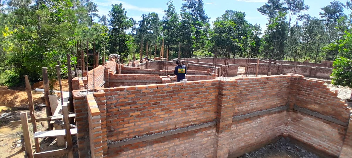 baraudawaguchu's tweet photo. Asi vamos avanzando de a poquito, construyendo en Vallecito la "Casa de los Saberes del pueblo Garifuna", que contruibuirá al rescate y fortalecimiento de la identidad  cultural ancestral (medicina, arte, producción, musica, etc.) de nuestro pueblo. https://t.co/feetldbw8i