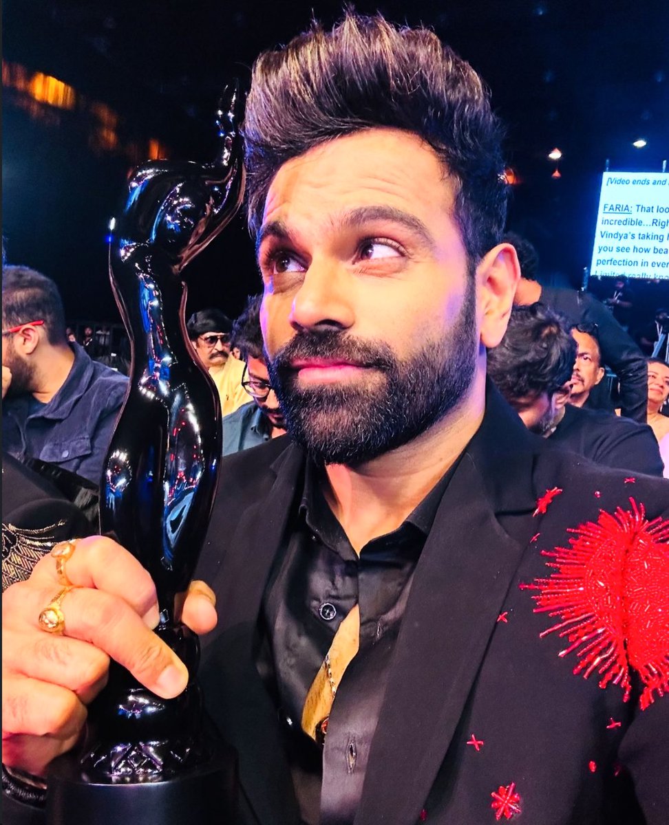 quirky_mind_'s tweet photo. And this happened!!
Congratulations SRC 💥 #SreeramaChandra for winning #Filmfare #BestSingerMale https://t.co/91LU6sKaLt