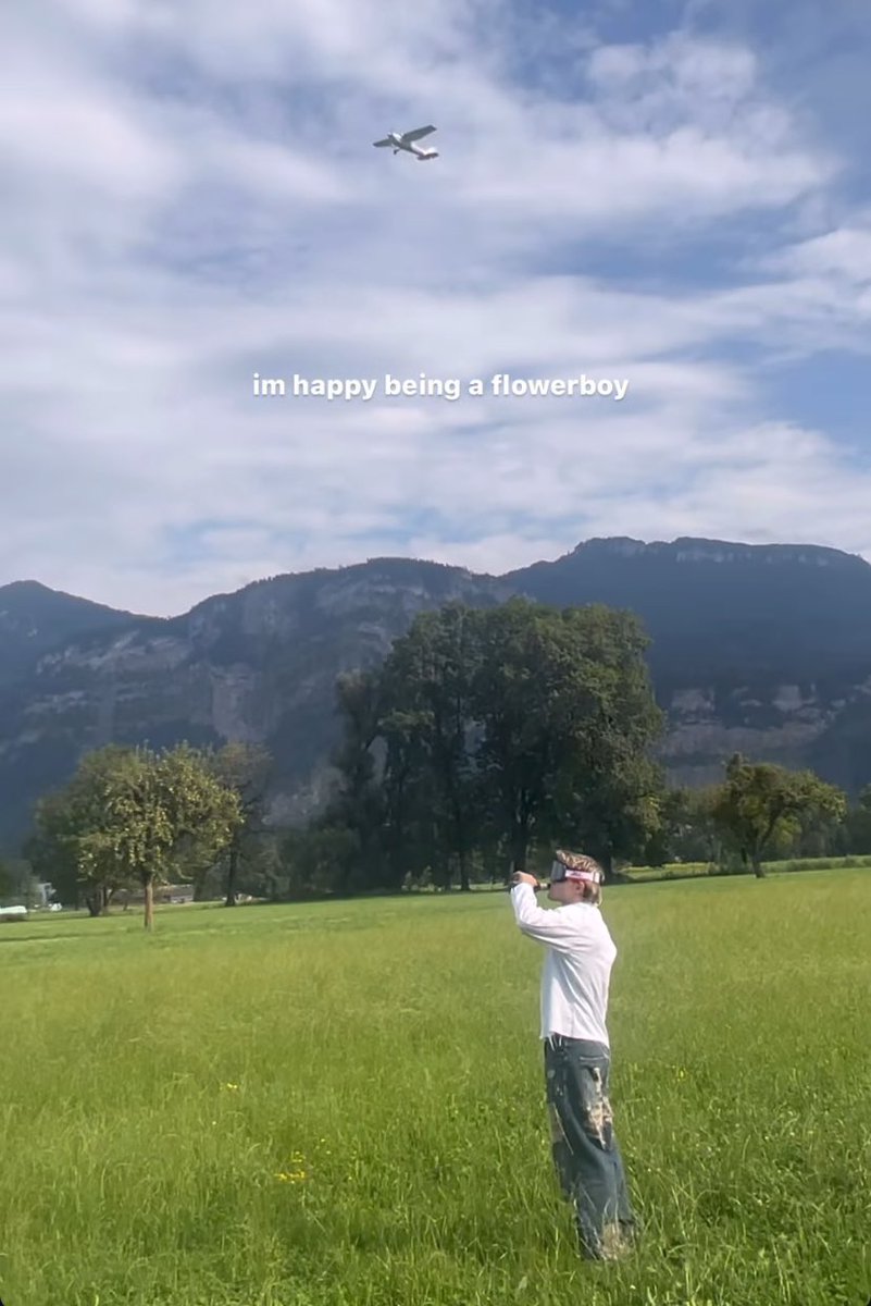 aggu as the flower boy cover based on this story ^__^