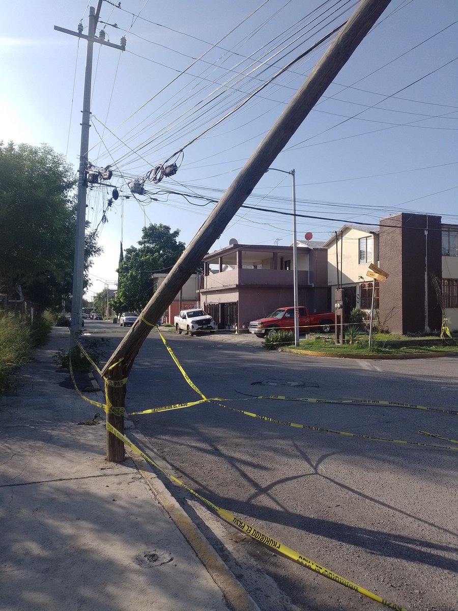 AngyeGranados's tweet photo. Nuevamente reportando poste dañado desde la tormenta Alberto, Abedul y Fresno en Enramada III sector en Apodaca. @arandatamayo_  @paolatanguma @nmasmonterrey #LasNoticiasFDS https://t.co/mNDEgm1X4r