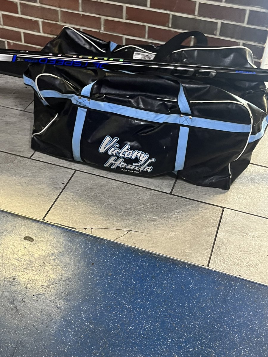 Stream_Cortex's tweet photo. A lot of teams being represented today @MDHLhockey 

@dcchockey @BiggbyAAAGirls @VictoryHondaAAA @brightonhockey1 https://t.co/a5q8SOVJpm