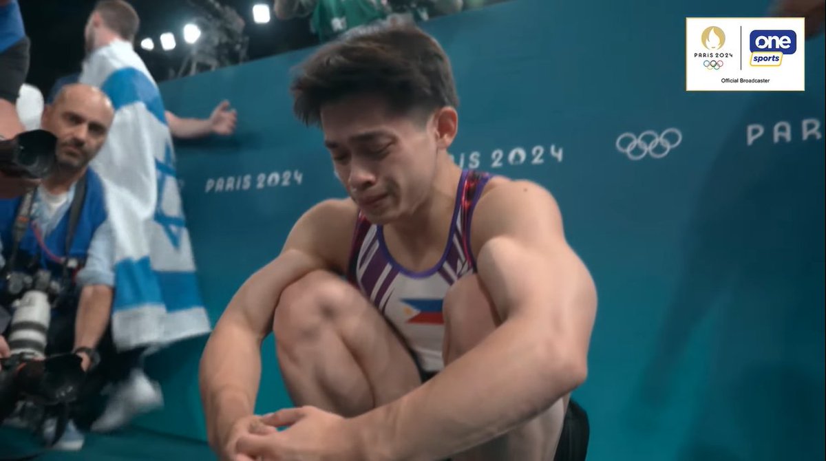 newswatchplusph's tweet photo. OUR GOLDEN BOY 🥇

Carlos Yulo gives the Philippines its first Olympic gold medal in the #Paris2024 #Olympics with a stellar floor exercise final routine. 

This is the country's second gold medal in Olympic history.

 https://t.co/YvlEeyPirO 

📸 One Sports via Cignal TV/POC https://t.co/AIQzJ21WW0