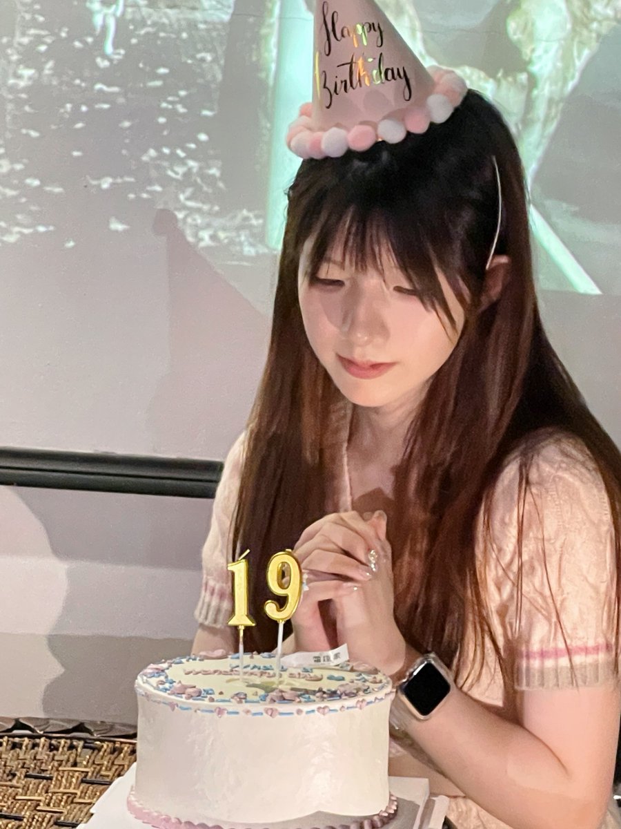 QSheepp's tweet photo. 这次真过生日(*ˊૢᵕˋૢ*)🎂 https://t.co/t9hDxkAjZ3