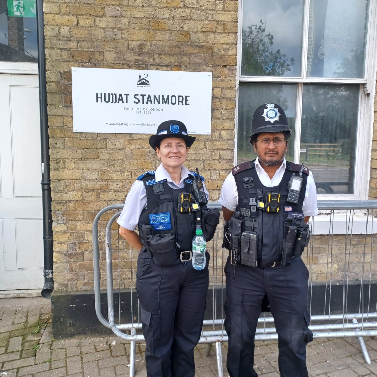 Stanmore SNT attended the Hujjat Islamic centre Stanmore today to engage with staff at the venue, offer reassurance and crime prevention advice. We will be dropping in on all places of worship across the ward in the following days.