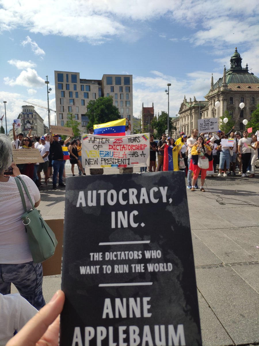 MgchaconMaria's tweet image. From #Munich #Germany #Aug3rd against autocracy and dictatorship.
Thanks for your support and your wonderful book @anneapplebaum