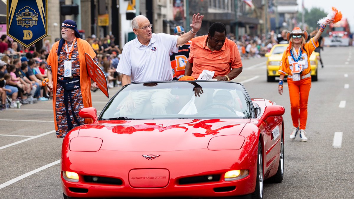 Broncos's tweet photo. The man of the hour!
@ProFootballHOF x @Broncos_Legacy https://t.co/I3MO3rcFr1
