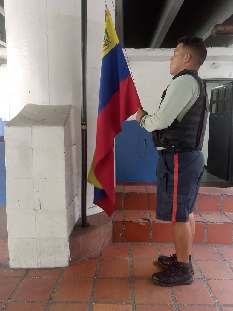 #03agosto | Hoy se celebra el día de la Bandera Nacional, en honor al Generalísimo Francisco de Miranda que junto a su Expedición Libertadora en 1806 tocó tierra venezolana en la Vela de Coro y ondeó por primera vez en el país la bandera tricolor.

Honor, lealtad y firmeza.!