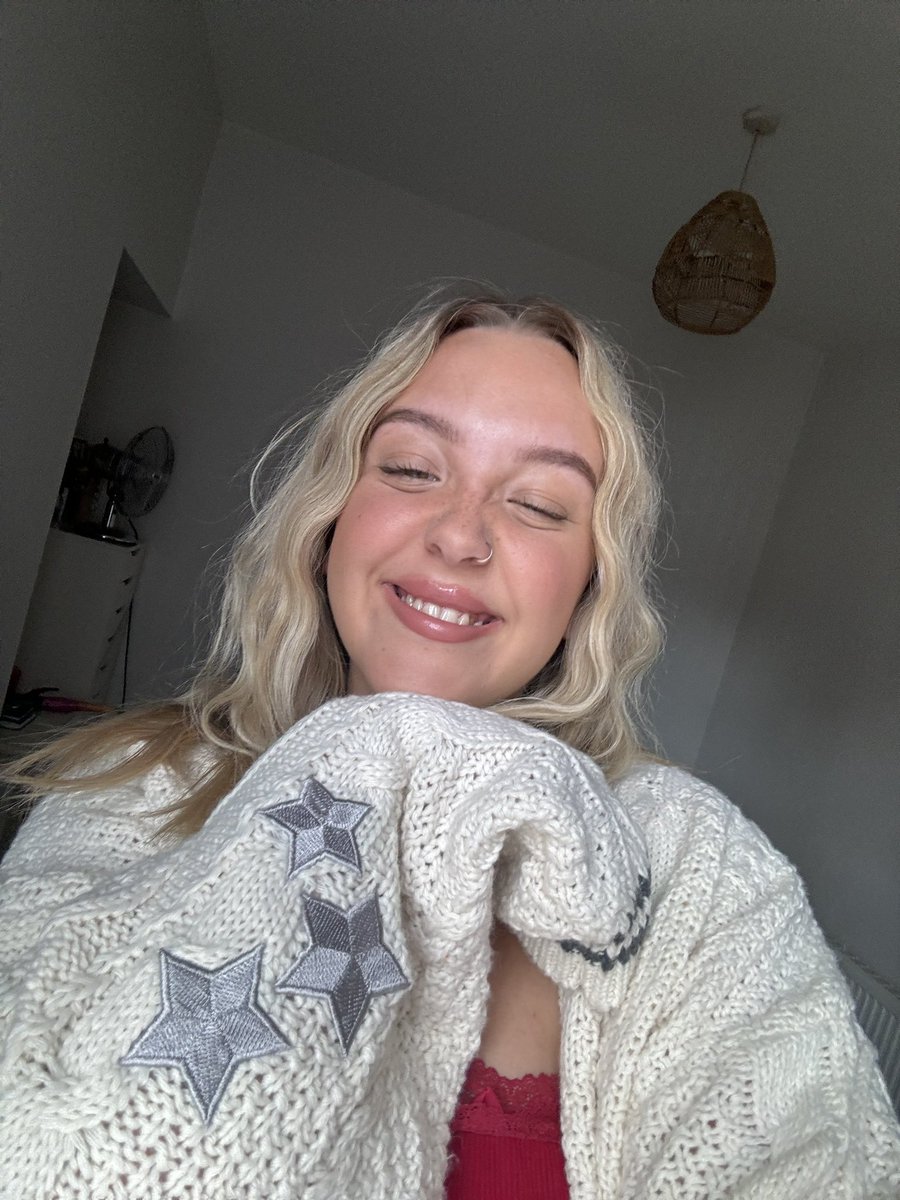 miasgtwycar's tweet photo. you put me on and said i was your favourite 🩶✨🪩 my cardigan finally arrived and i am SO in love!! #4yearsoffolklore @taylornation13 @taylorswift13 https://t.co/fgvK8vgsBJ