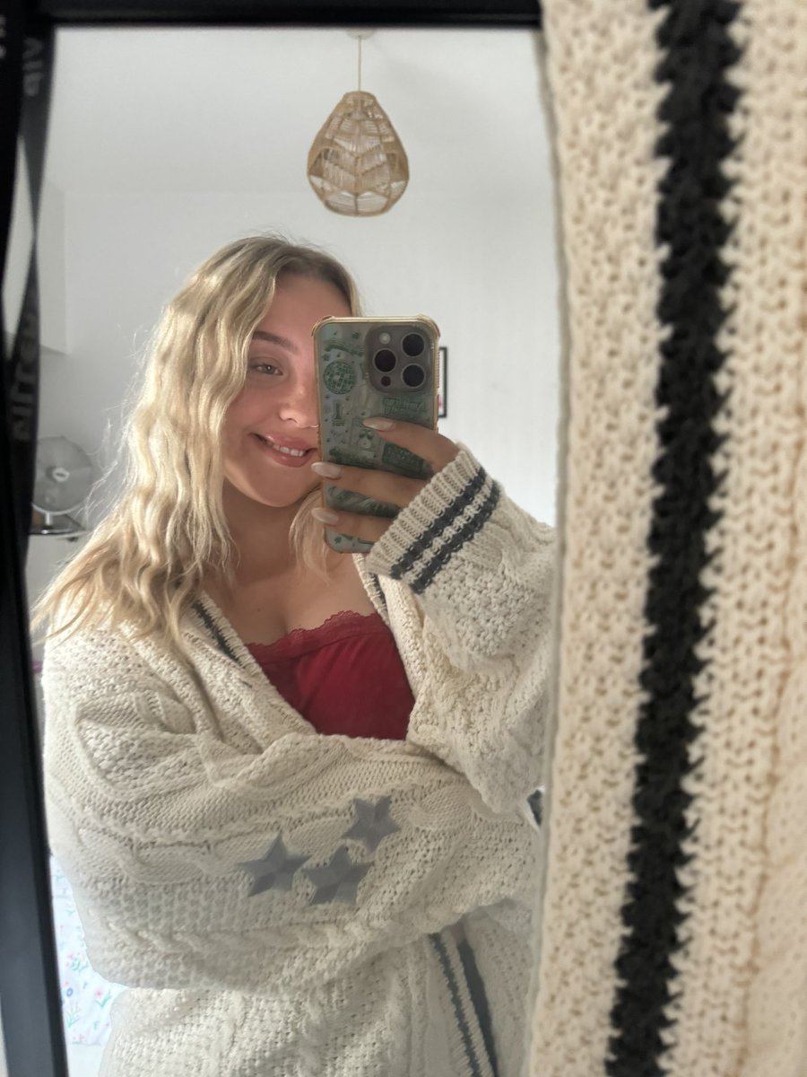 miasgtwycar's tweet photo. you put me on and said i was your favourite 🩶✨🪩 my cardigan finally arrived and i am SO in love!! #4yearsoffolklore @taylornation13 @taylorswift13 https://t.co/fgvK8vgsBJ
