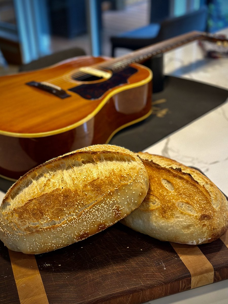 tracyjones's tweet photo. I do some of my best work in the kitchen. #sourdough #flourwatersaltyeast
#homemadesourdough
#sourdoughbread
#artisanbread #homebaker #sourdoughstarter #alwayslearning #foodie #madefromscratch  #practicemakesperfect #foodporn #torontoeats #homecooking #homemade #torontofoodie https://t.co/DGt3f1KeQj