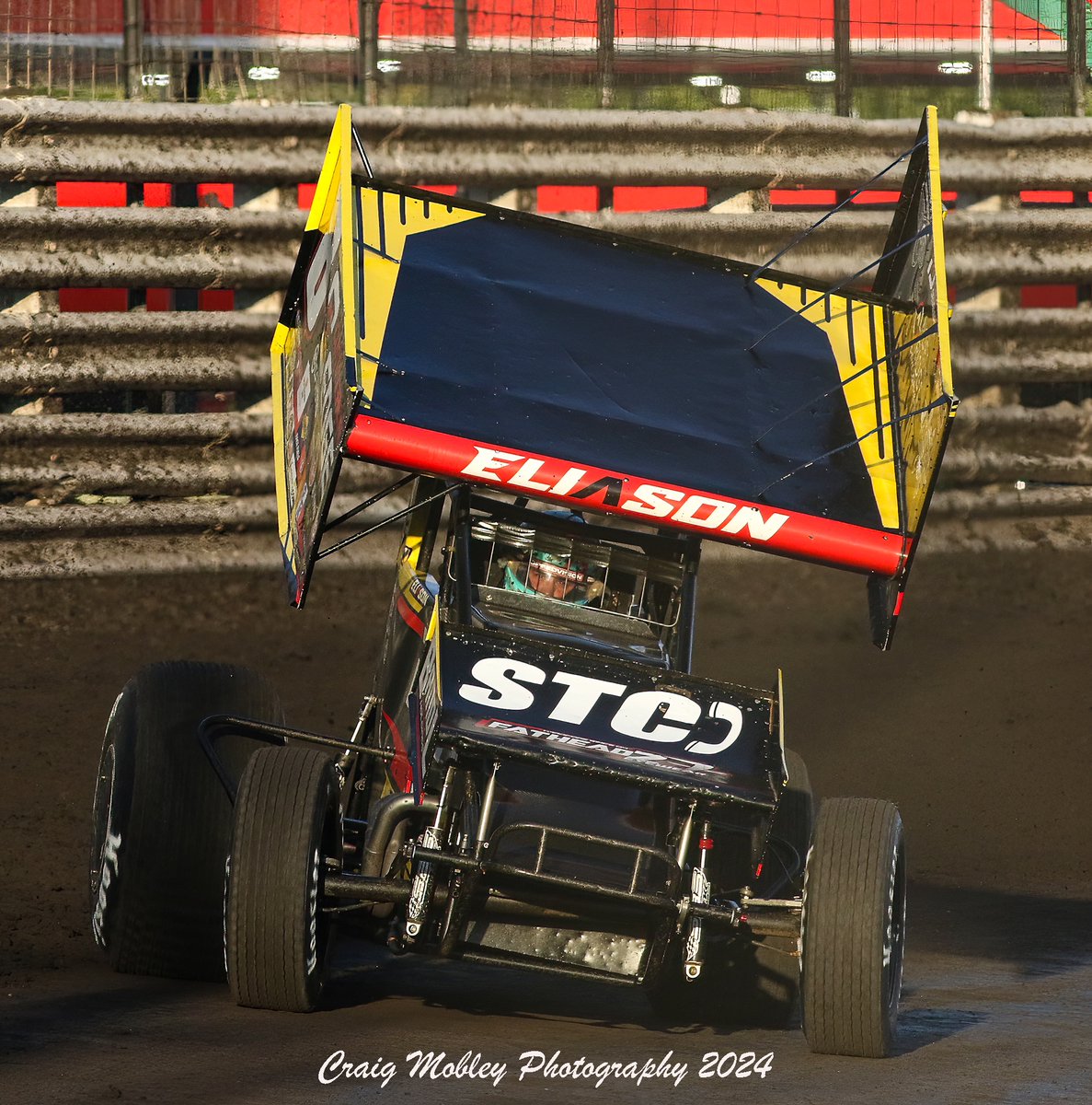 MobleyCraig's tweet photo. Two of my favorite shots from night #2 of the 360 Nationals @knoxvilleraces!!!  @Cory_Eliason @parker_pm9 https://t.co/e133gE7mKg