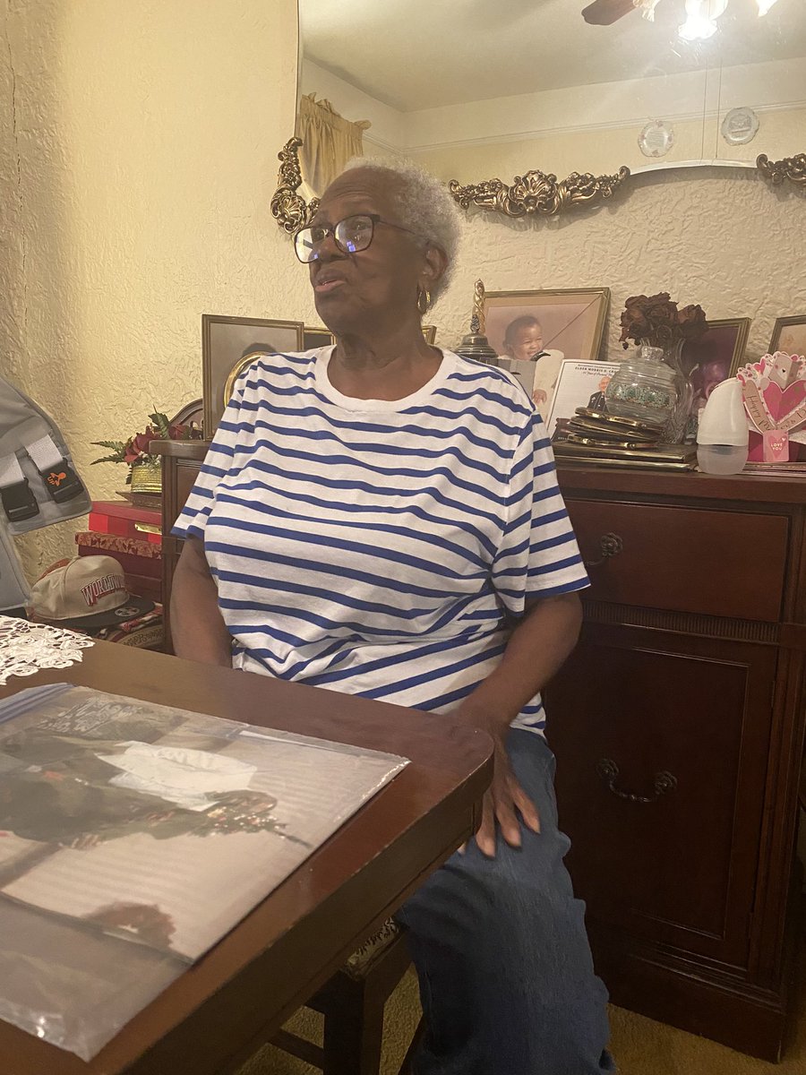 howblkwmncount's tweet photo. How do you account for the fullness or beauty of a Black woman’s life? 

Yesterday, I spoke with my great Aunt Gloria about her sister, my grandmother Winnie. 

Grandma loved her little sister, sitting her between her legs and braiding her hair to perfection… https://t.co/3x52xjmXUV