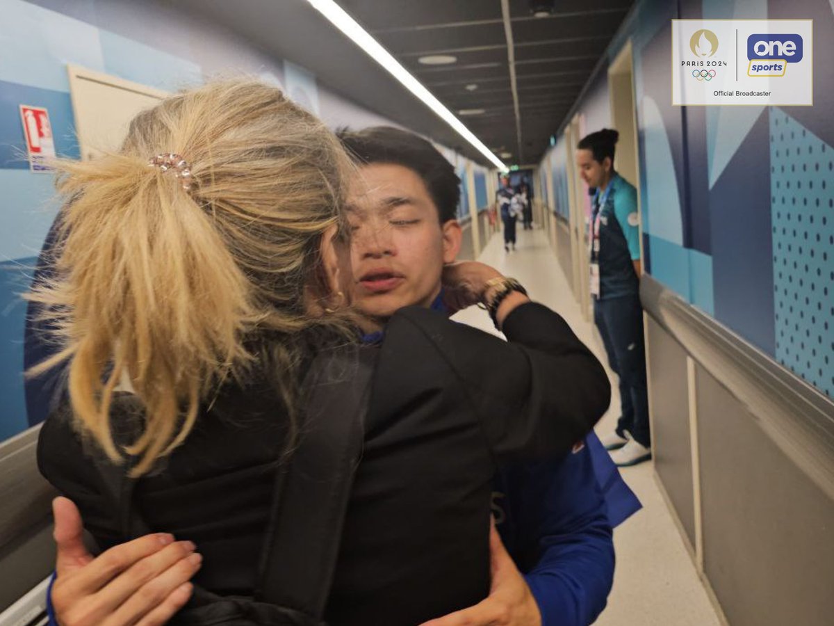 OneSportsPHL's tweet photo. NOTHING BUT GRATITUDE 🇵🇭

Olympic Games Paris gold medalist Carlos Yulo embraces Gymnastics Association of the Philippines president Cynthia Carrion following a golden finish in the men’s artistic gymnastics floor finals.

#Paris2024 #OlympicGames #100TaongLaban #ParaSaBayan https://t.co/SGgBl9Eg4b