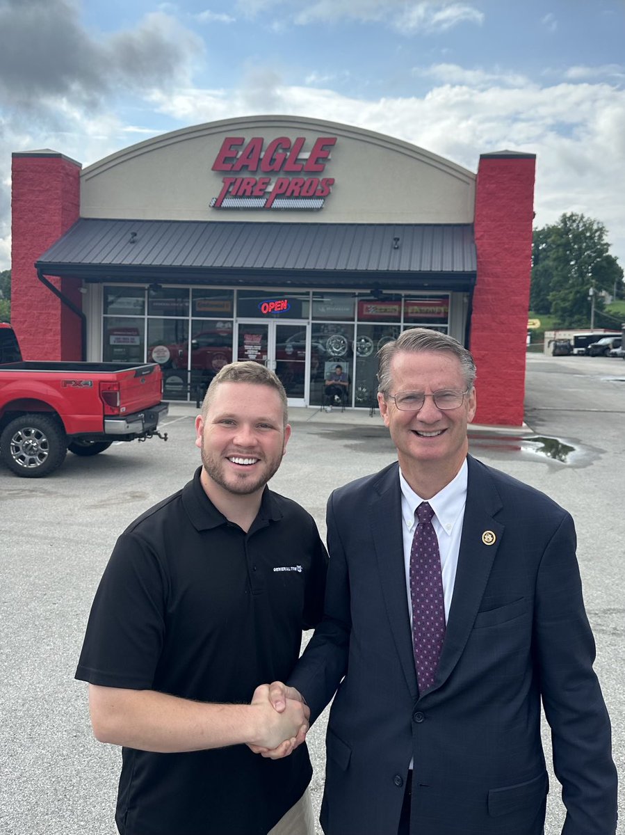 timburchett's tweet photo. Stopped in to congratulate the newest Campbell County School Board member Brandon Johnson. https://t.co/8m9CKILAkY