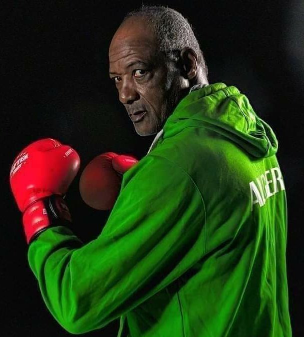 Profondément attristés par le décès de l'ancien boxeur 🇩🇿 #Mustapha_Moussa. 1e #MédailléOlympique de l'#Algérie, il laisse derrière lui un palmarès riche en sacres nationaux, régionaux &amp; internationaux. Sincères #condoléances à ses proches &amp; toute la famille sportive algérienne.