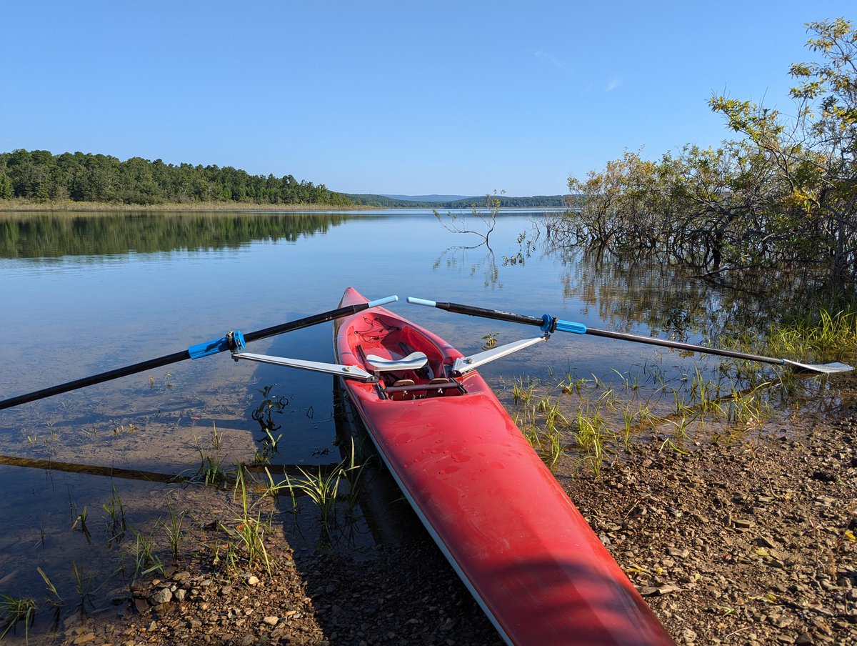 Excellent way to start the weekend...water is glass.

<a href="/Echo_Rowing/">Echo Rowing</a> #greersferrylake