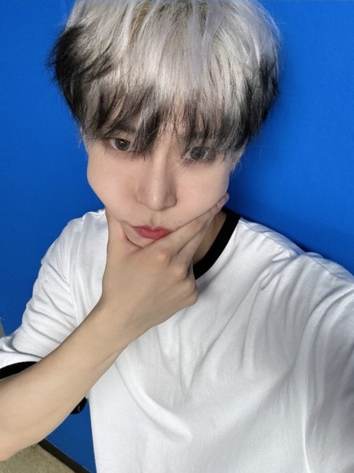 NCTDAOYlNG's tweet photo. selca god kim doyoung 📸 https://t.co/4ANERKaDYj