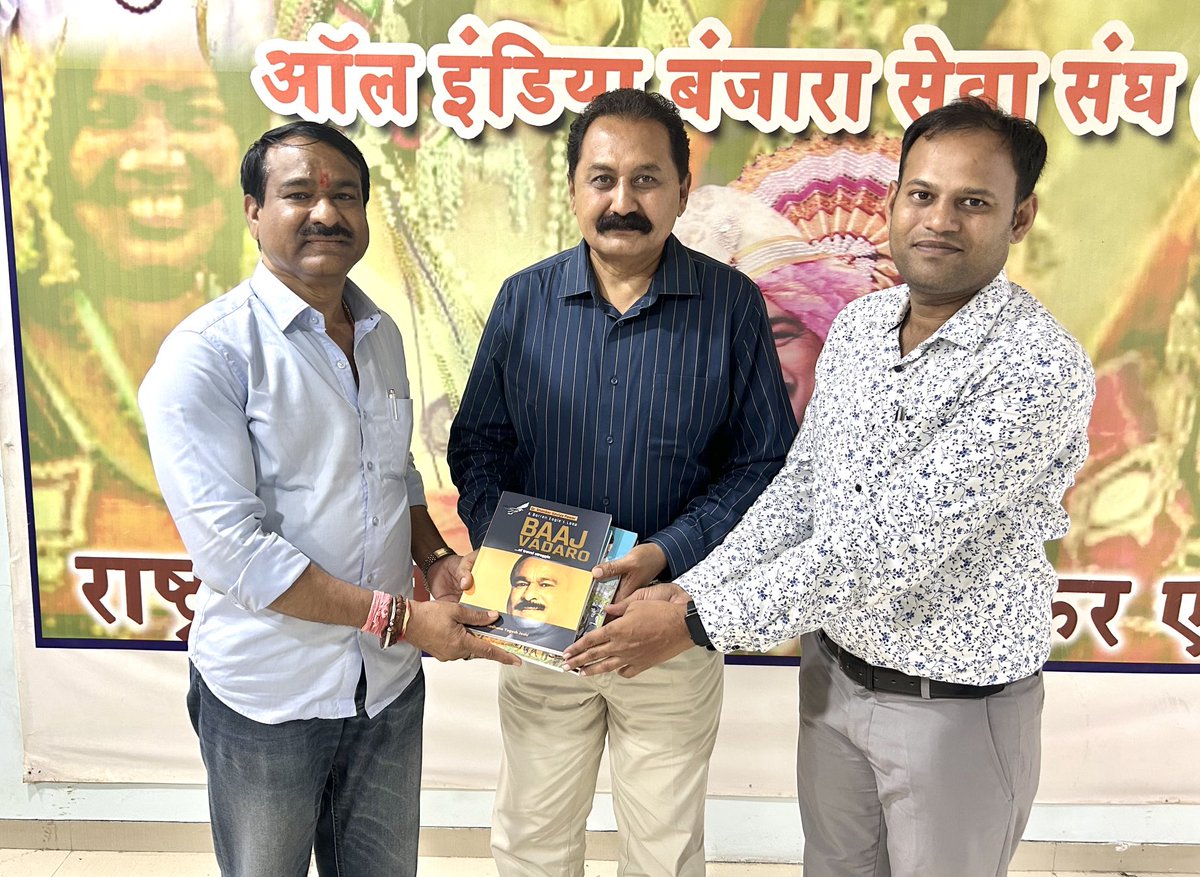 theravichavan's tweet photo. ॲाल इंडिया बंजारा सेवा संघाचे राष्ट्रीय अध्यक्ष शंकर पवार यांची सदिच्छा भेट घेतली. यावेळी वास्तुविशारद मिलिंद पवार उपस्थित होते. #AIBSS https://t.co/Lr4wIx1Glf