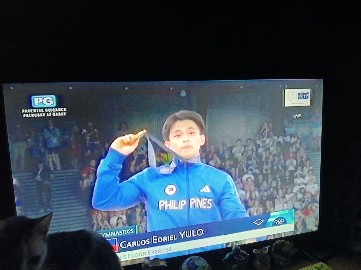 jeannesargento's tweet image. Congratulations to our very own Carlos Yulo👏👏🥳🥳. We are always Proud of you. Goosebumps noong pinatugtog Ang Lupang Hinirang🥹. Sobrang galing👏👏