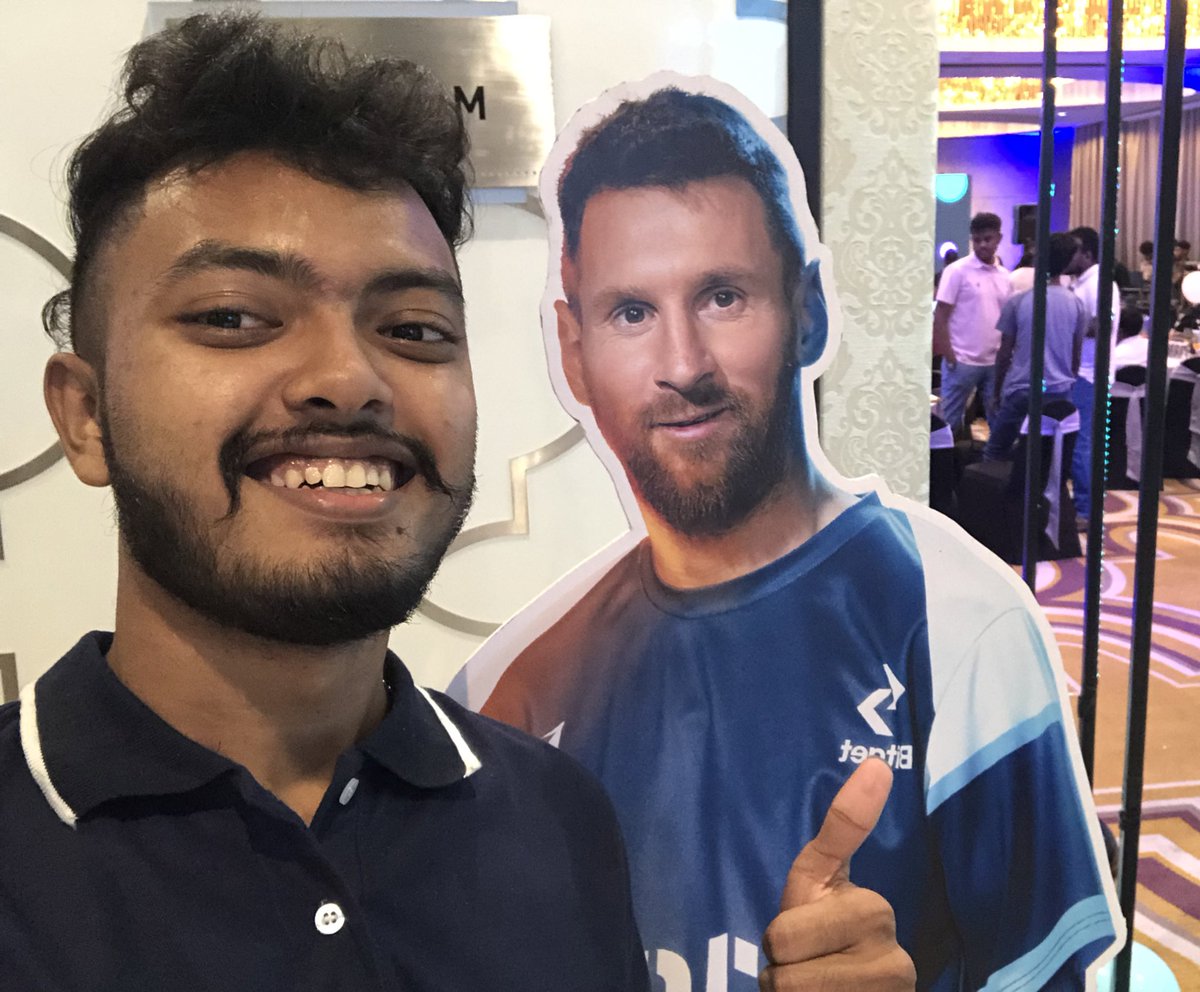 domindyou's tweet photo. Had a selfie with @TeamMessi at #bitgetSriLanka meetup 🌝⚽️
#bitgetSriLanka #AyubowanBitget #bitgetColombo https://t.co/kYRB2fD9UQ