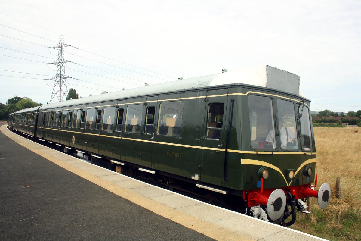 mavmaramis's tweet image. West Somerset Railway. Heritage 1st generation Class 115 DMU. 51859 / 59678 / 51890. Photos: 27.04.2024. #railway #DMU #Class115 @SteelCityDog_ @SalopianLyne