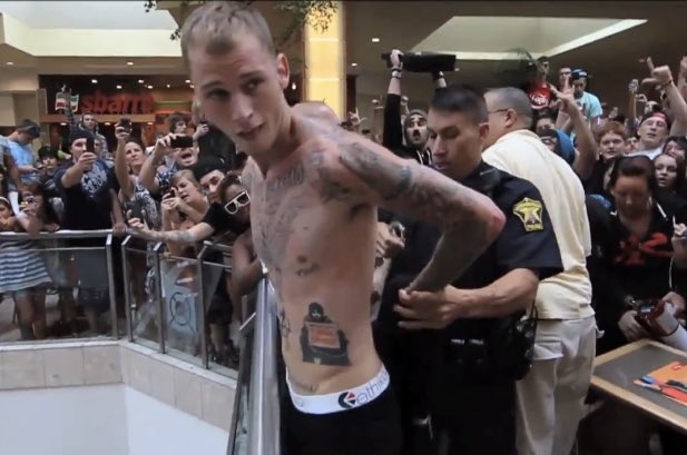 1 pic. Crazy to think I’m from Massachusetts and visiting all the old stomping grounds of @machinegunkelly - been a fan forever and to see this when it happen in 2011 is crazy. https://t.co/7SK1MI8AOO