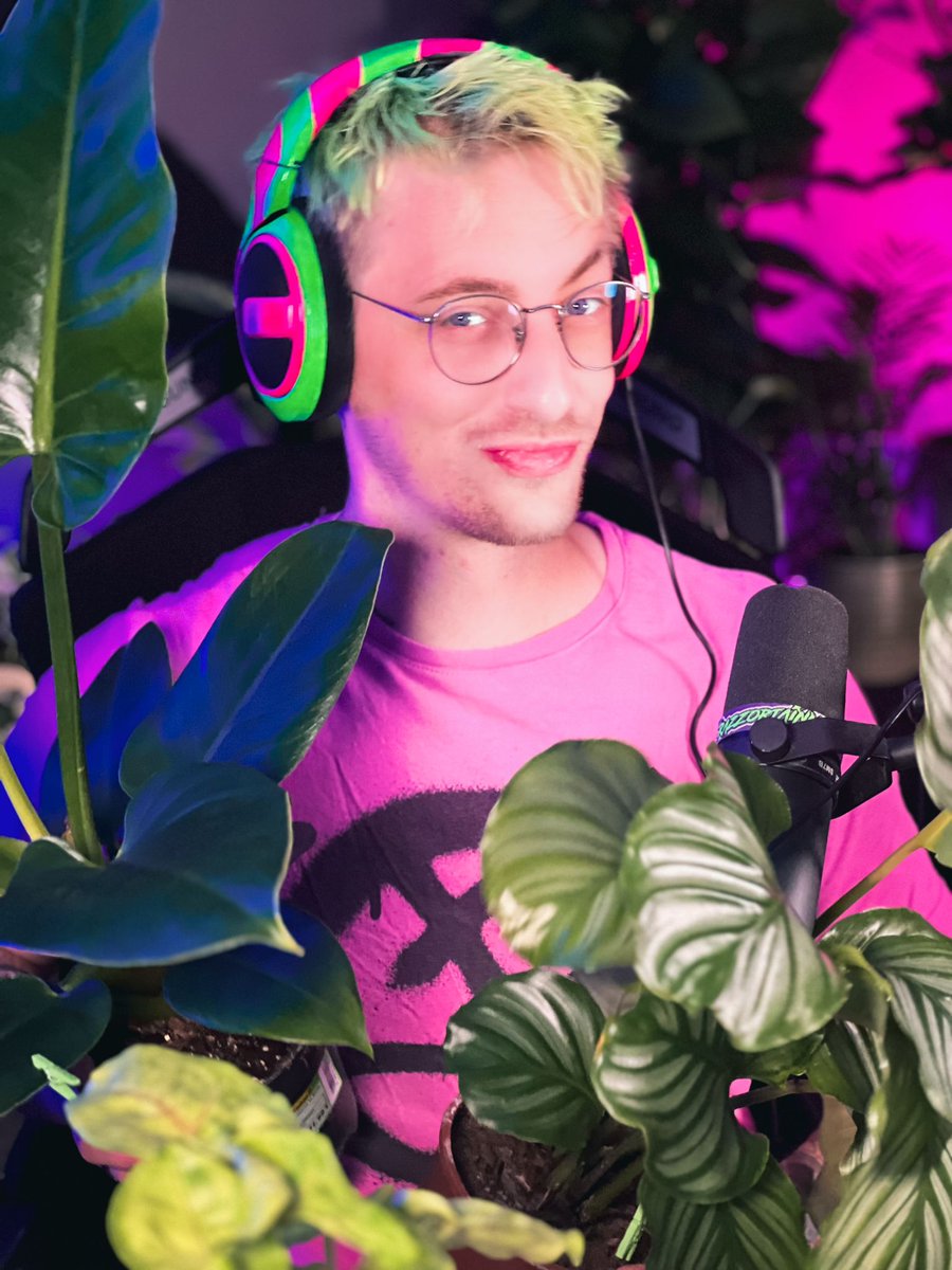 Felt cute, might buy plants later.
👉👈