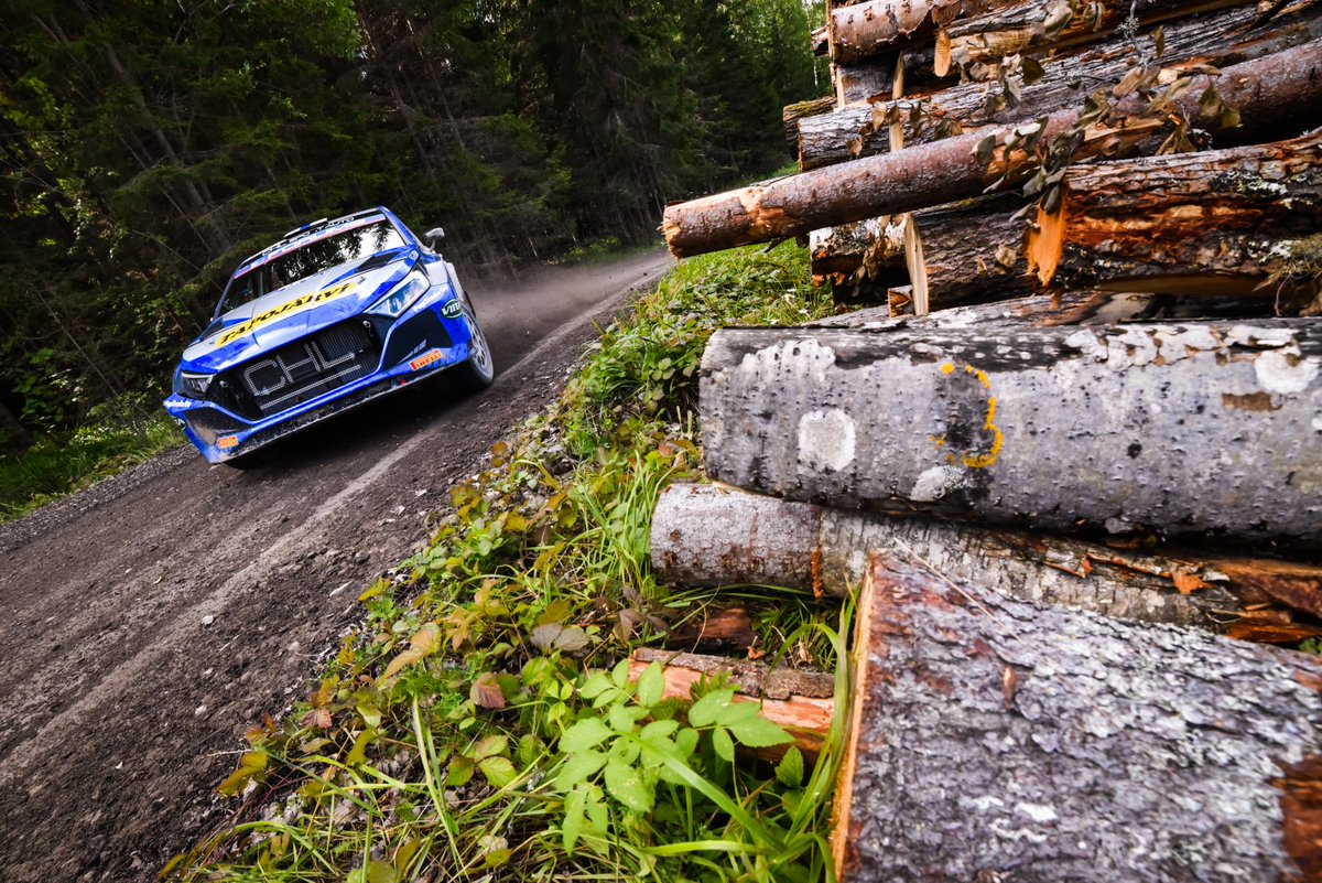 SS15 Päijälä 2 (20.19 km) 🇫🇮 #SectoRallyFinland

⏱ #WRC2
1. 🇪🇪 Virves 10:18.5
2. 🇸🇪 Solberg +0.9
3. 🇫🇮 Joona+2.2
...
8. 🇫🇮 LINDHOLM +18.3

⏱ O/A SS 15/20
1. 🇸🇪 Solberg 1:56:00.3
2. 🇫🇮 Latvala +26.6
3. 🇪🇪 Virves +57.4
...
19. 🇫🇮 LINDHOLM +1:01:03.0

#HMSGOfficial #WRC #GRXTeam