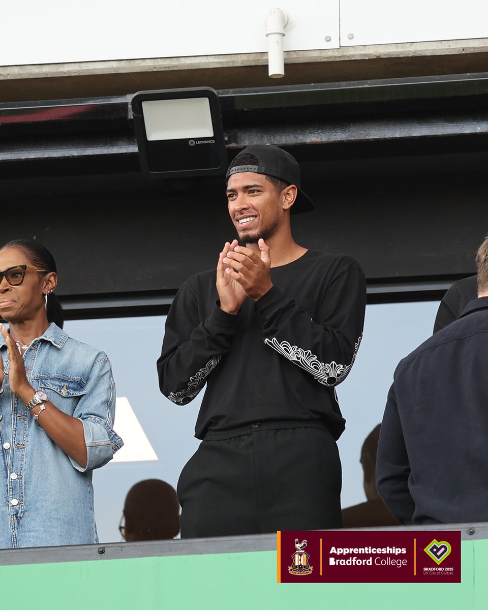 officialbantams's tweet image. A very special guest in attendance at the @UniofBradford Stadium this afternoon! 🏴󠁧󠁢󠁥󠁮󠁧󠁿

#BCAFC | @BellinghamJude