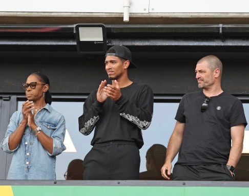 MadridXtra's tweet photo. Jude Bellingham &amp; his parents are in attendance for the friendly between Sunderland and Marseille for his brother Jobe 🤍 https://t.co/QoE3CiX8ob