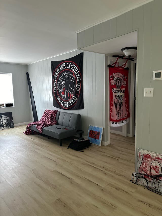 malelivingspace.txt tweet media