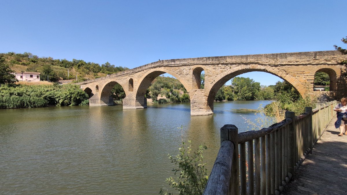 anluvalse2's tweet photo. Puente la Reina. #Navarra https://t.co/PFB7vhWXRa