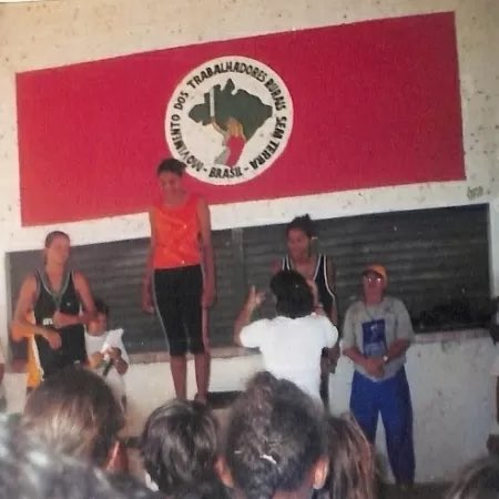 matheuspggomes's tweet image. A história de Valdileia Martins é incrível! 

Ela começou a treinar no assentamento do MST com uma vara de pescar e sacos de milho. Escondeu isso por anos com medo do preconceito. 

Mas o orgulho da sua origem vem à tona no auge da sua carreira, junto de uma tragédia: a morte de…