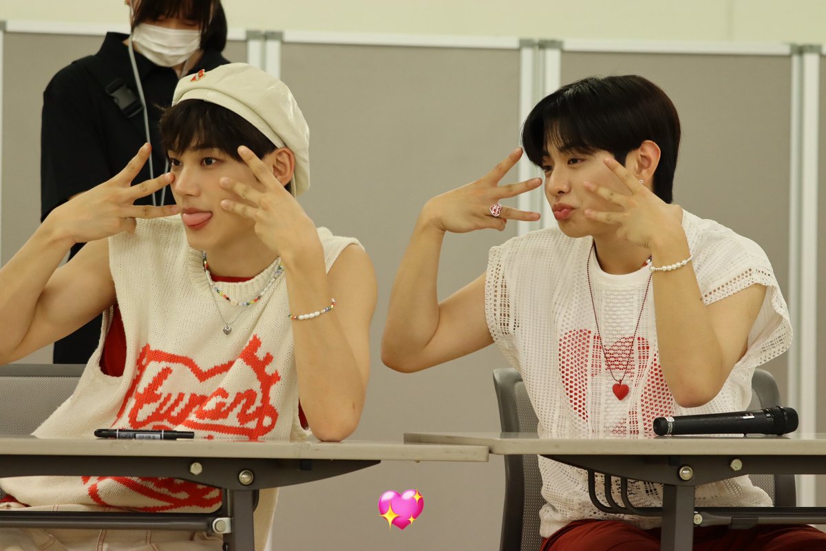Matthew_zb128's tweet photo. 240803 EVNNE

귀여워🤍🤍

#EVNNE 
#KEITA #ケイタ
#PARKHANBIN #パクハンビン
#LEEJEONGHYEON #イジョンヒョン https://t.co/xUzH6DeYH6