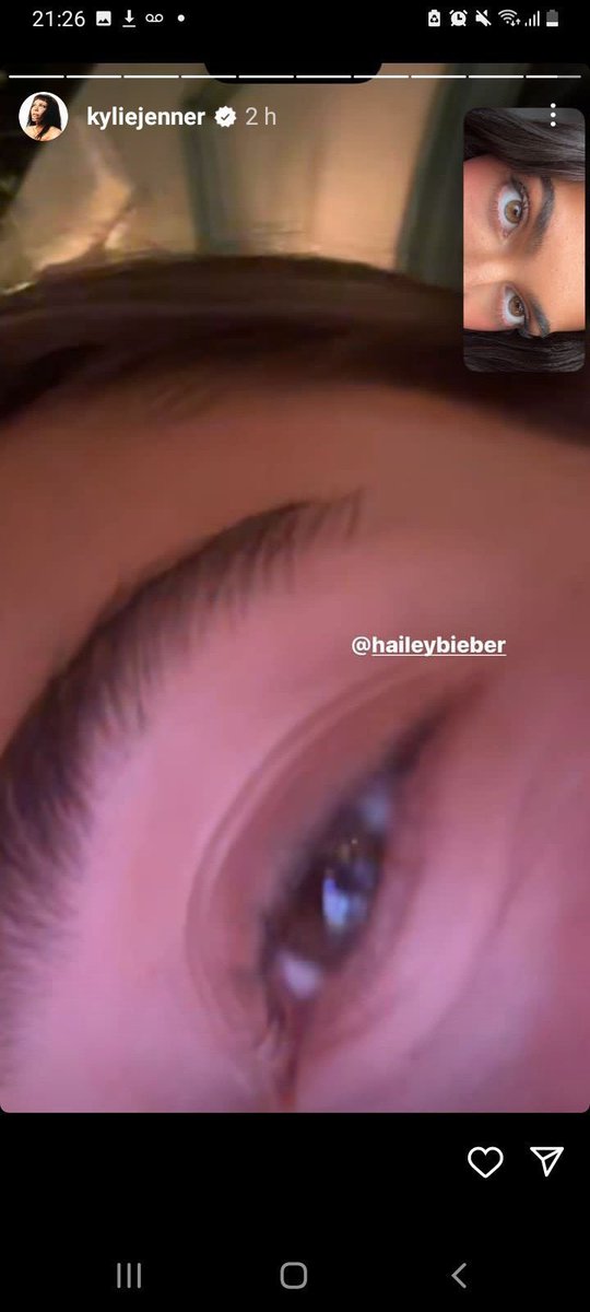 luvshelo's tweet photo. Hailey supporting her friend's Kylie Jenner mascara (this did unnecessary drama) https://t.co/E9o0Sy4PQj