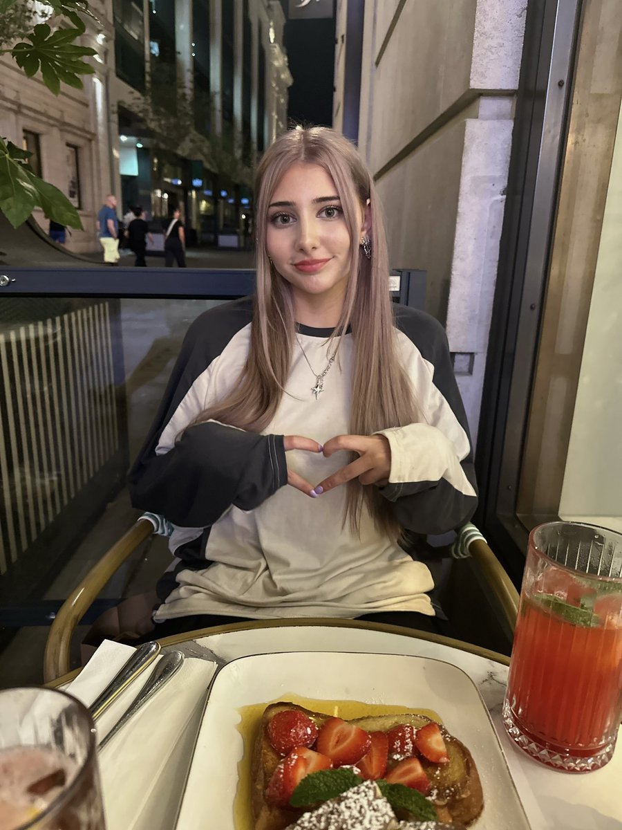 nintendogr1's tweet photo. twitter gets to see it first, i got my hair dyed milk tea beige !! 🧸🧋 https://t.co/0hrSkjcNNP