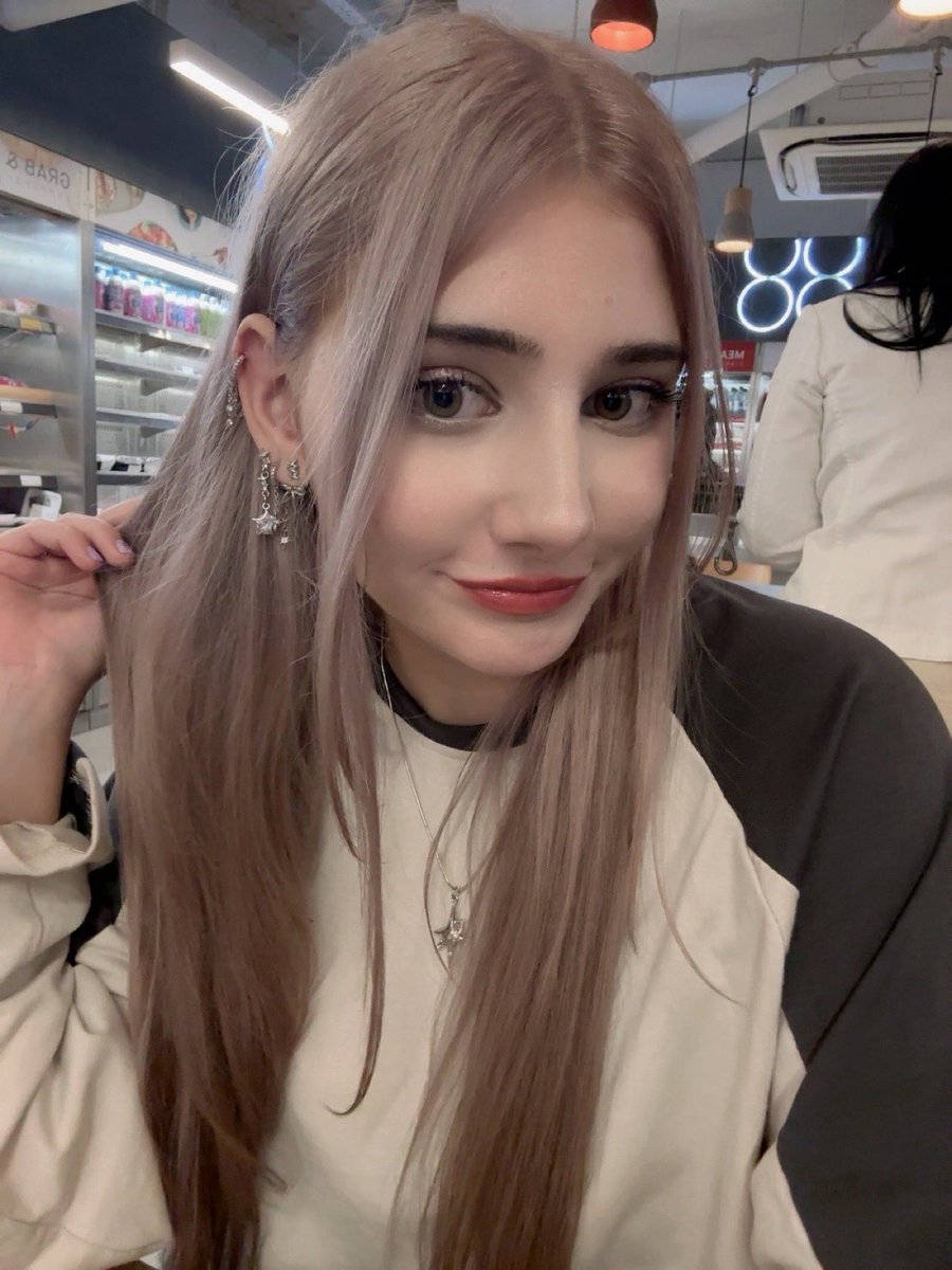 nintendogr1's tweet photo. twitter gets to see it first, i got my hair dyed milk tea beige !! 🧸🧋 https://t.co/0hrSkjcNNP