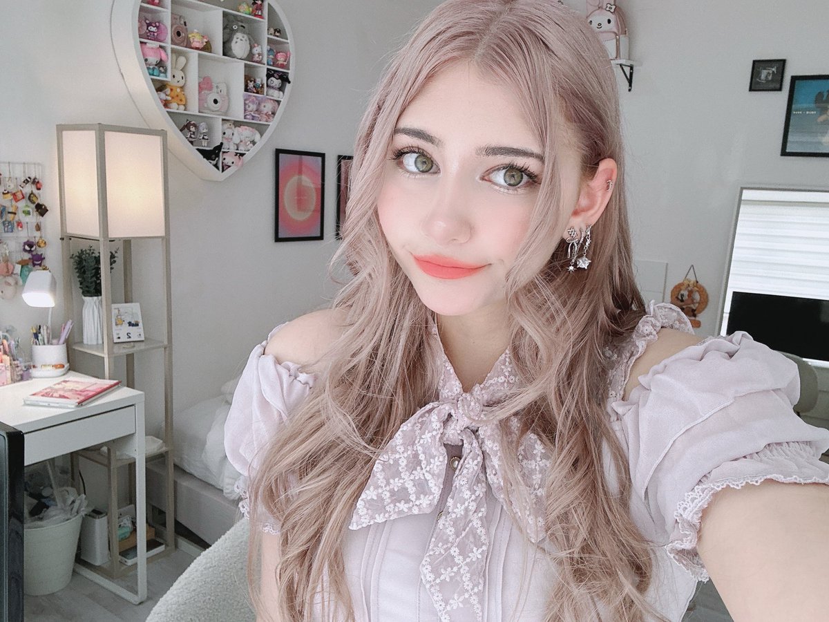nintendogr1's tweet photo. twitter gets to see it first, i got my hair dyed milk tea beige !! 🧸🧋 https://t.co/0hrSkjcNNP
