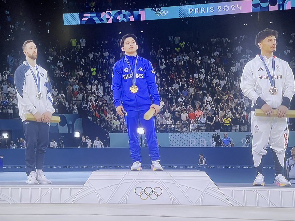 iamdobical's tweet photo. carlos yulo #olympic2024 #goldmedal  #philippines https://t.co/tgI59lc6NU