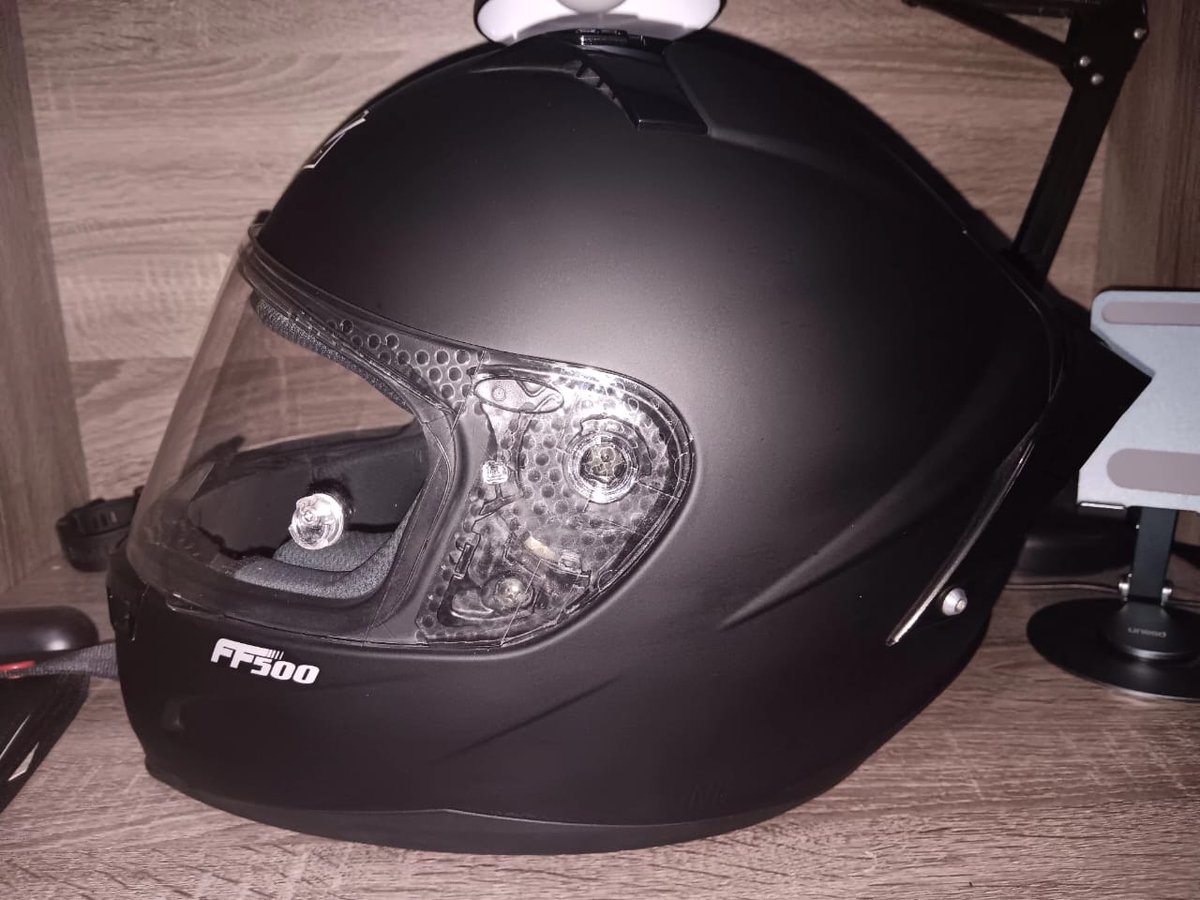 fritos_tri's tweet photo. Di jual helm RSV FF500 hitam doff, price 425k. Minat hubungi WA 087886408885 (Raditya) atau DM IG @radityasapt

#jualhelm #jualhelmbekas #helm #helmfullface #jualhelmmurah #jualhelmberkualitas #rsv #agv #kyt #mds #helmretro #jualhelmretro #helmbogo #jualhelmbogo https://t.co/XxAX71ujFi